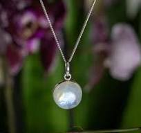 zilveren sieraden met edelstenen